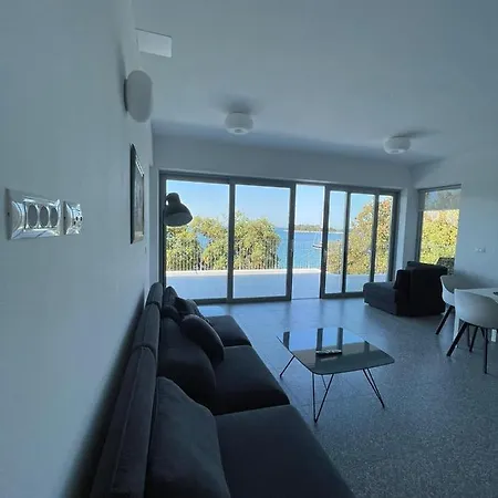 Buric House - M - 95m2 And 54 M2 Terrace